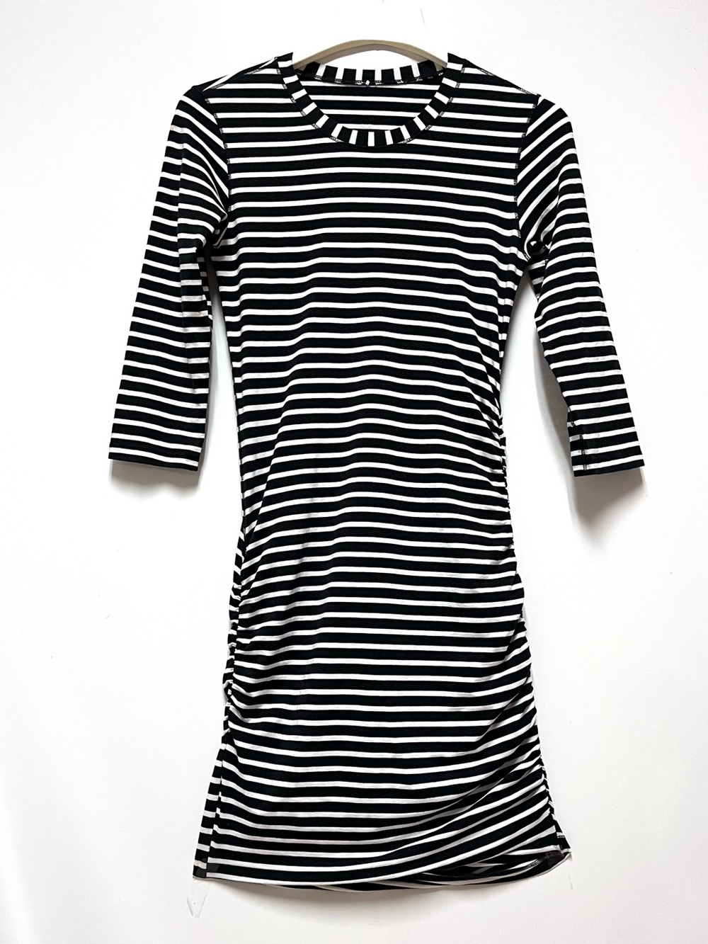 Lululemon Anytime Dress
Deenie Stripe White Black Vitasea Comfort Stretch SZ 6